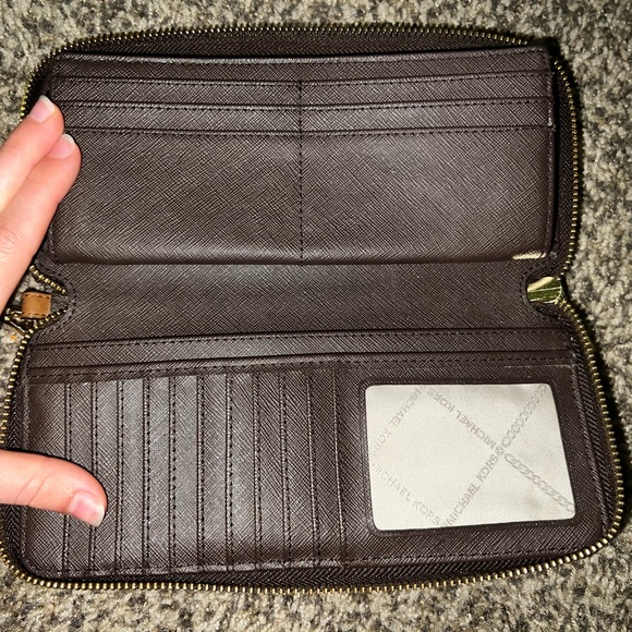 MK wallet *NWOT - Picture 3 of 5